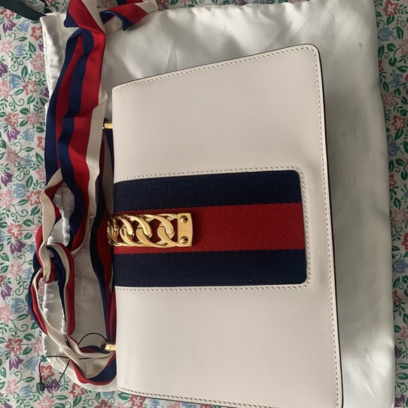 New - Gucci Sylvie Bianca Shoulder Bag in Leather with Golden Hardware - Picture 8 of 9